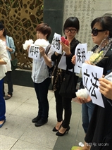 4月17日深圳猫网志愿者行动抗议福田区人民医院回避及漠视虐猫打人事件