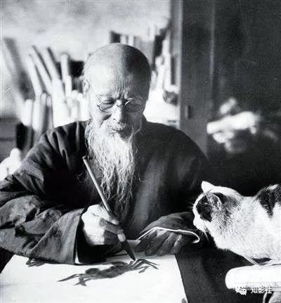 今天来撸一撸,中外文化名人和他们的猫